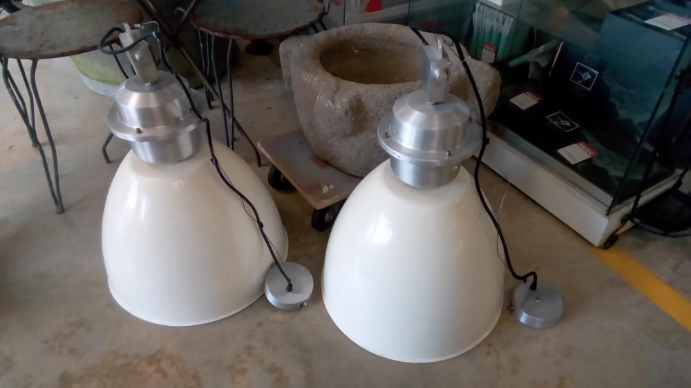 LAMPE INDUSTRIELLE 220V L'UNITÉ