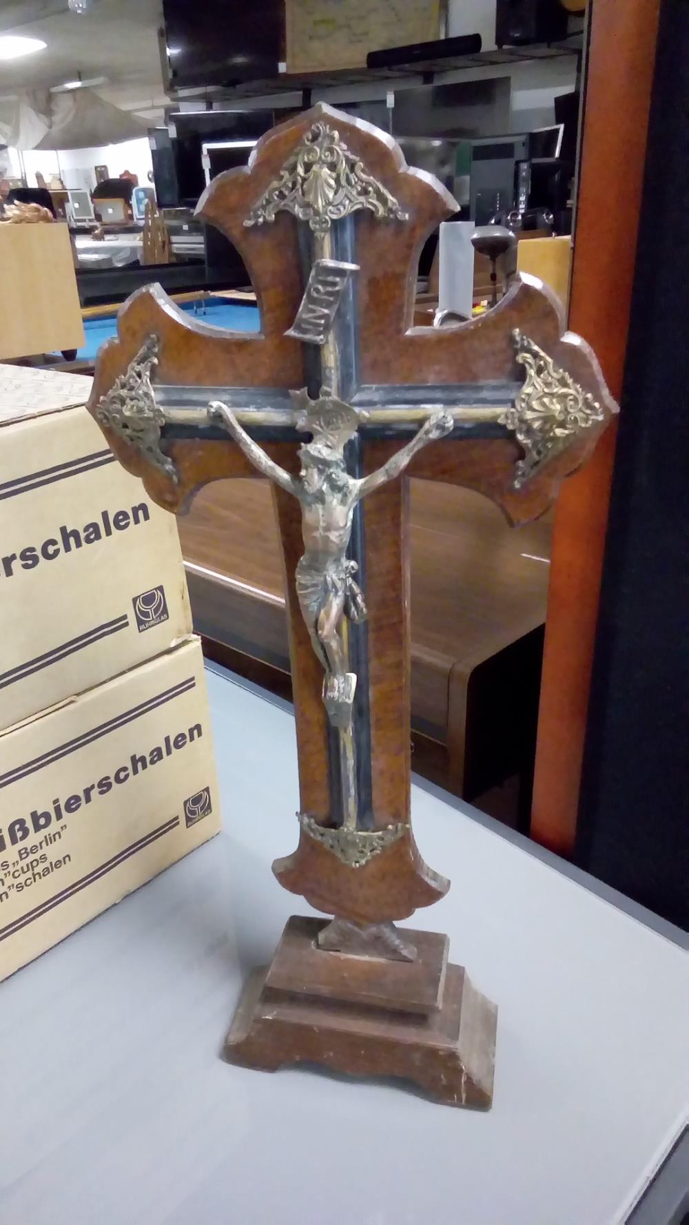 CRUCIFIX BOIS ET LAITON