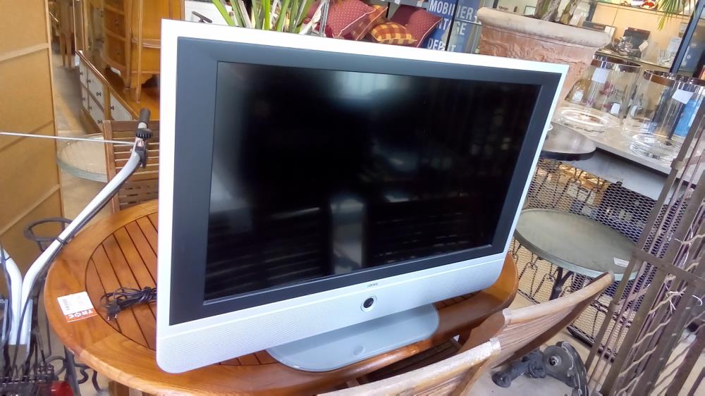 ÉCRAN LOEWE LCD 100CM HD READY TUNER TNT INTÉGRÉ