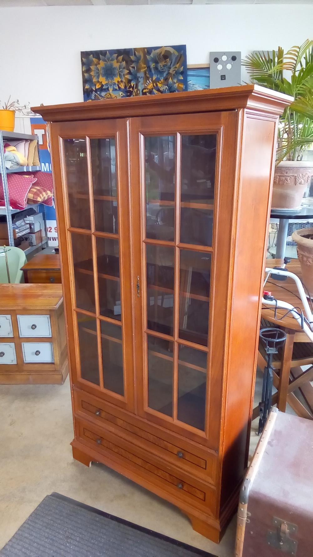 VITRINE 2 PORTES 2 TIROIRS