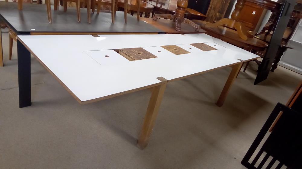 TABLE DE DESIGNER 290X100 AVEC NOMBREUX RANGEMENTS