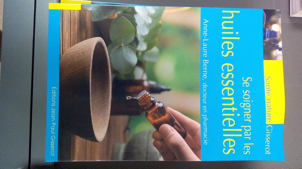 SE SOIGNER PAR LES HUILES ESSENTIELLES