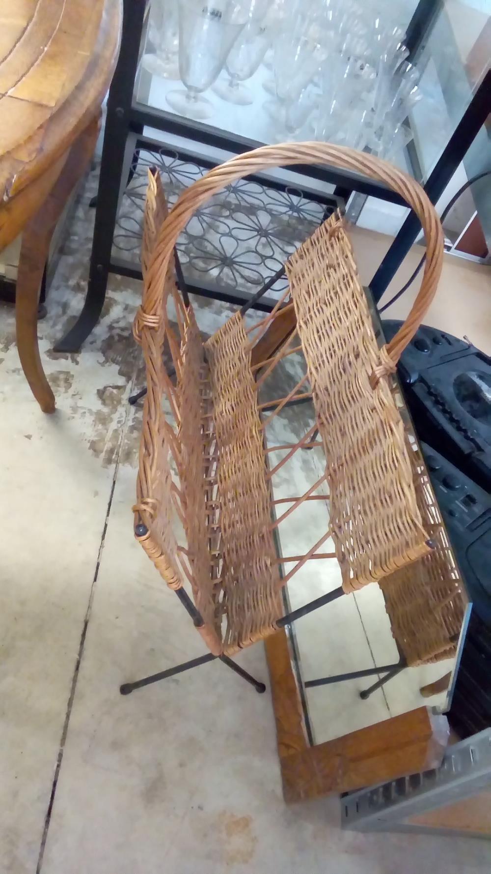 PORTE REVUES ROTIN