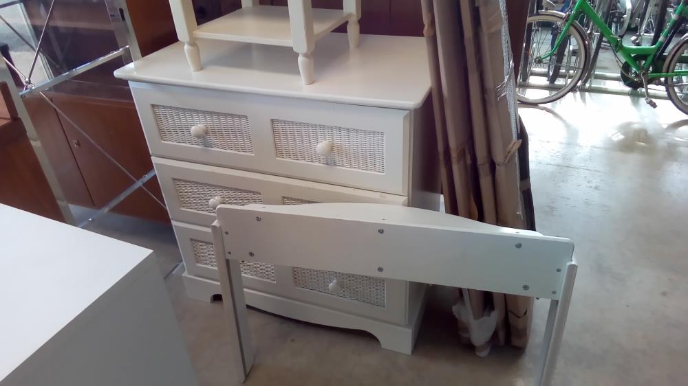 COMMODE BLANCHE ( MODULABLE TABLE À LANGER)
