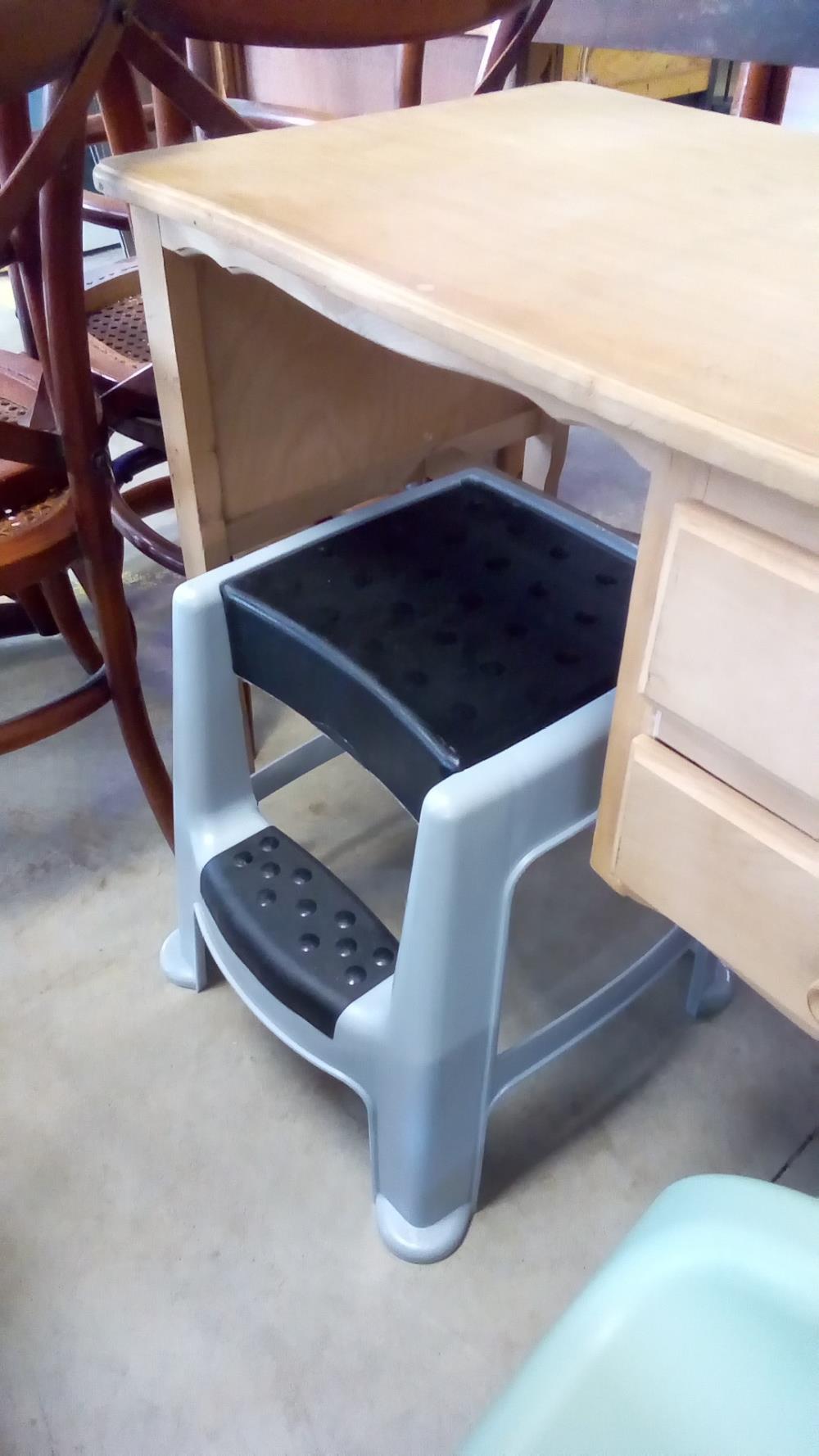 TABOURET PLASTIQUE