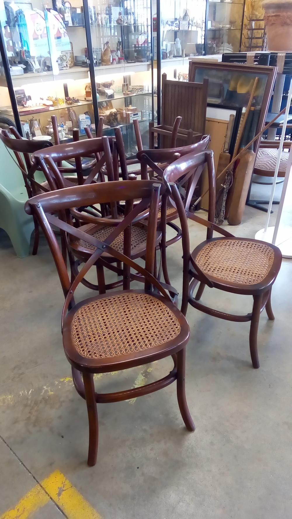 ENSEMBLE DE 8 CHAISES CANNÉES STYLE BISTROT "FLAMAND"