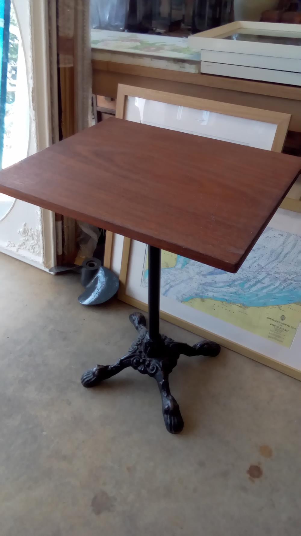 TABLE BISTROT PIED FONTE