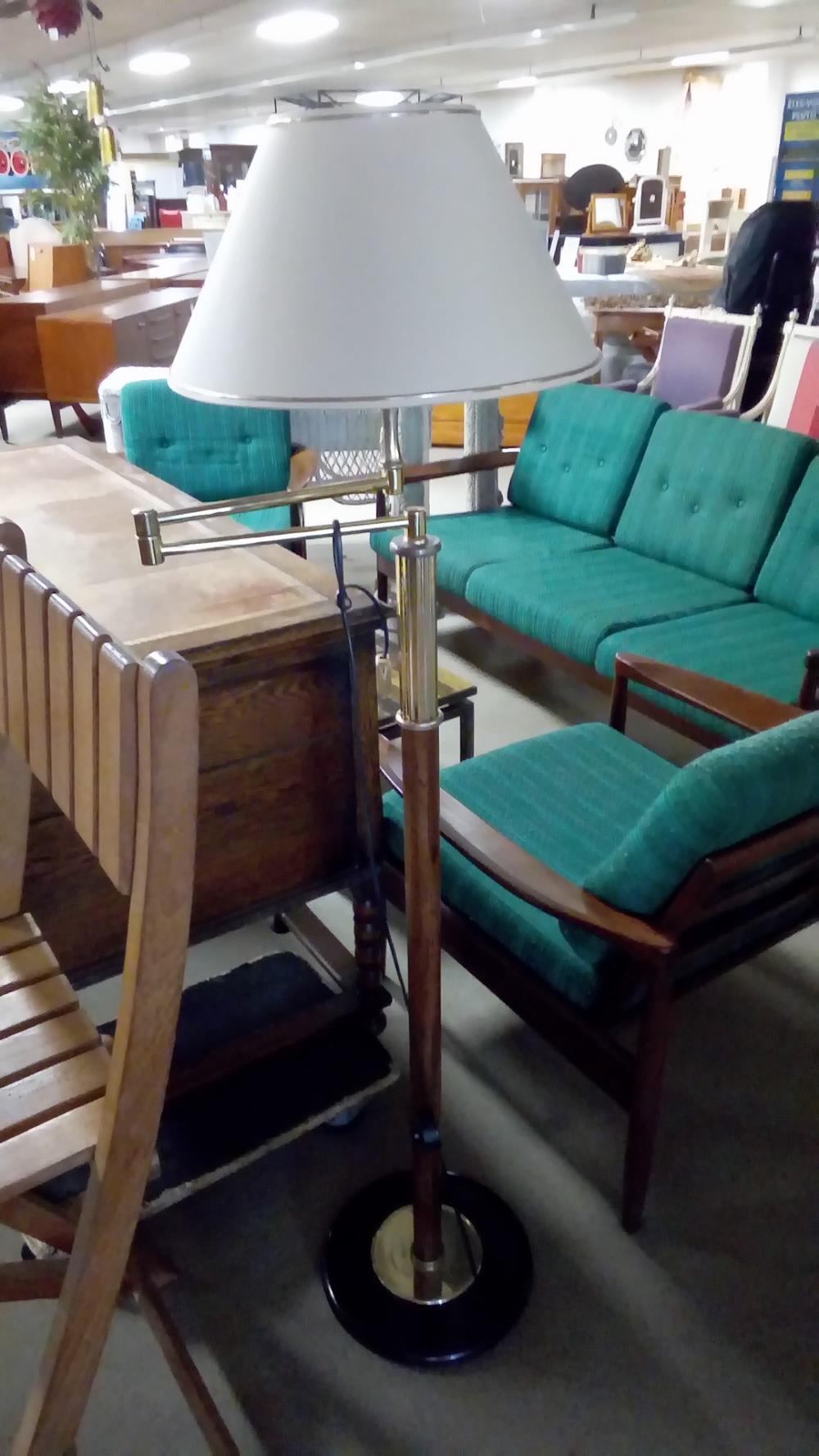 LAMPADAIRE LISEUSE ORIENTABLE