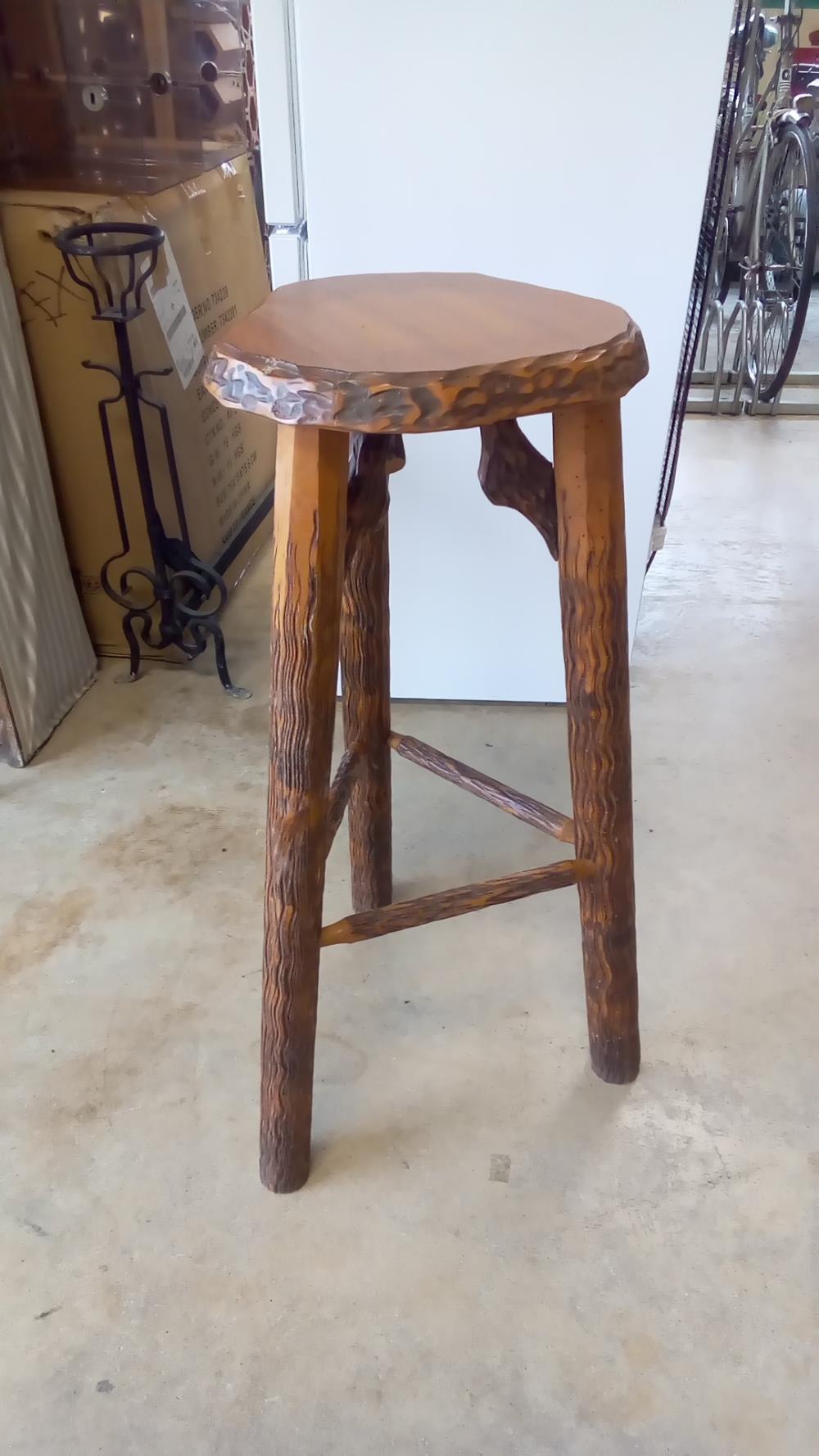 TABOURET BRUTALISTE