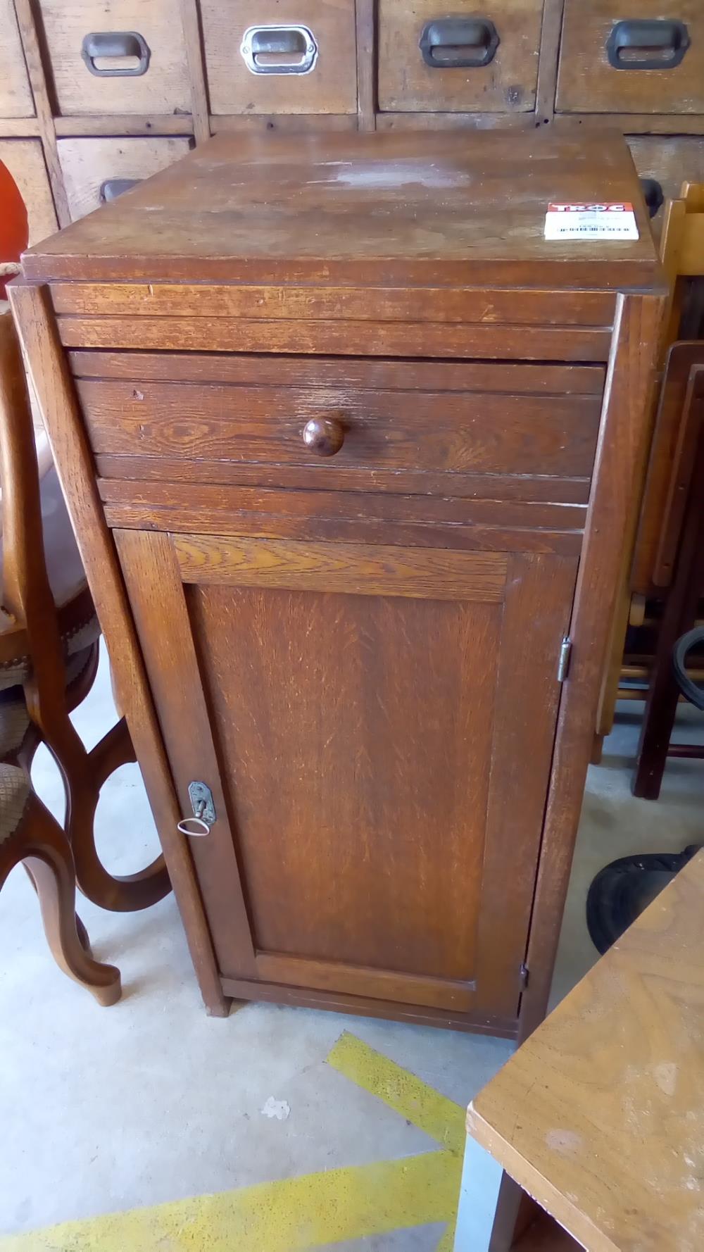 MEUBLE D'APPOINT CLÉ
