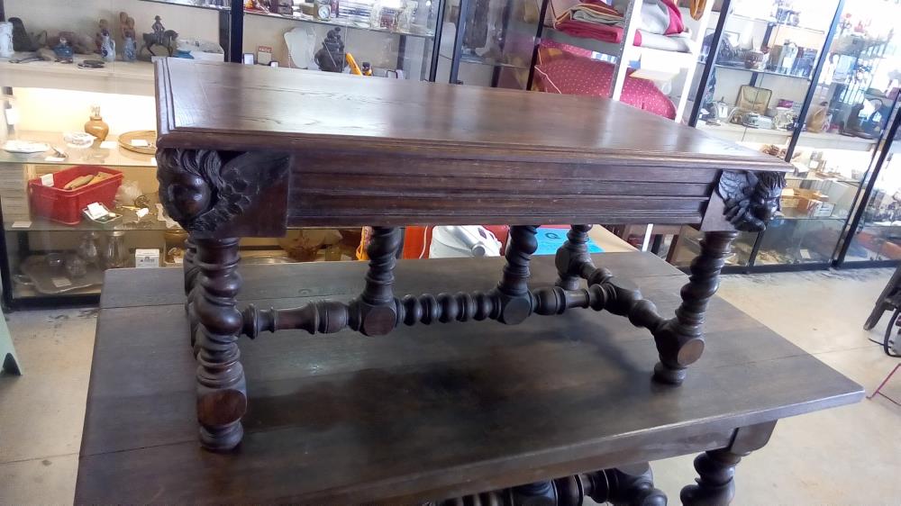 TABLE BASSE STYLE MÉDIÉVAL 1 TIROIRS