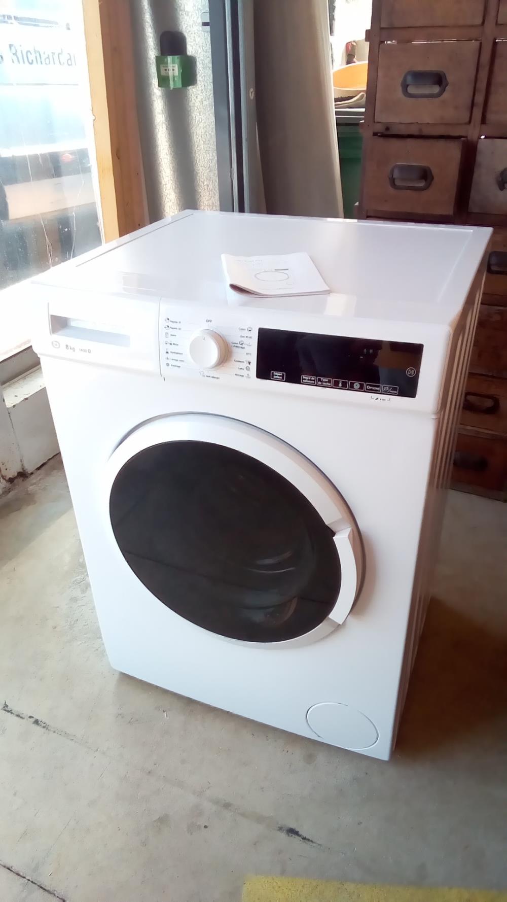 LAVE LINGE BOULANGER ESSENTIEL 8KGS ÉTAT NEUF