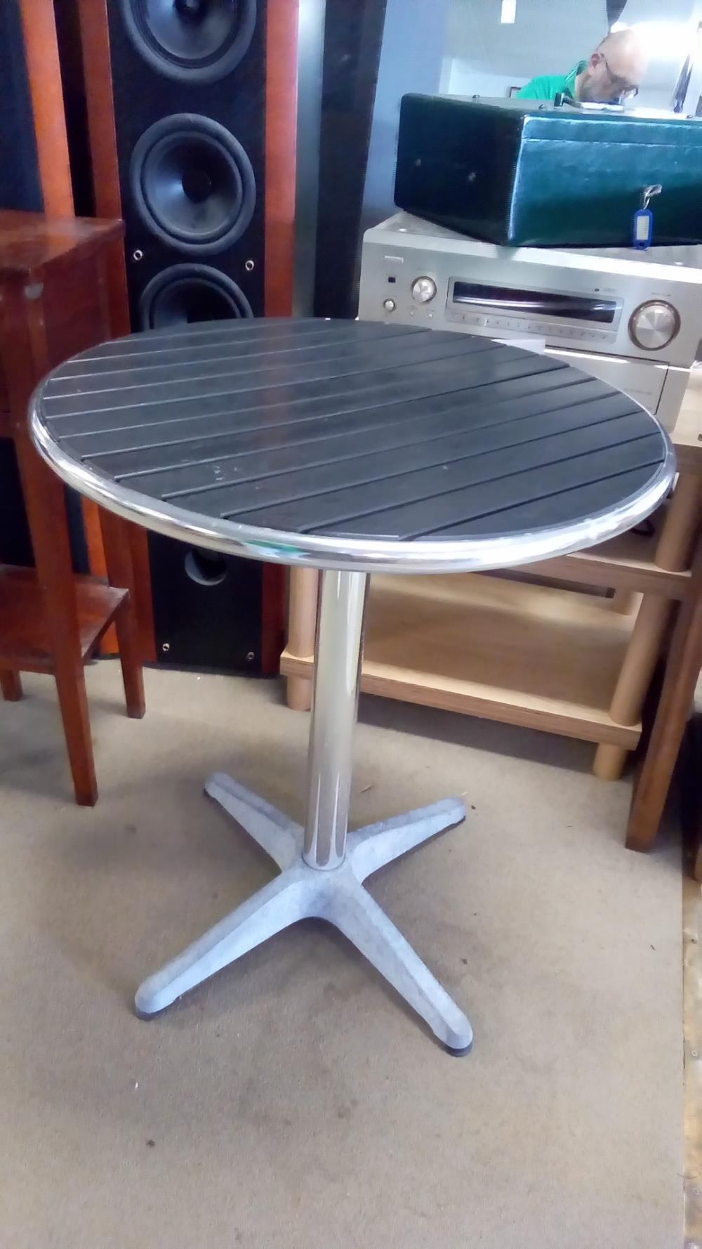 PETITE TABLE BISTROT PIED ALU