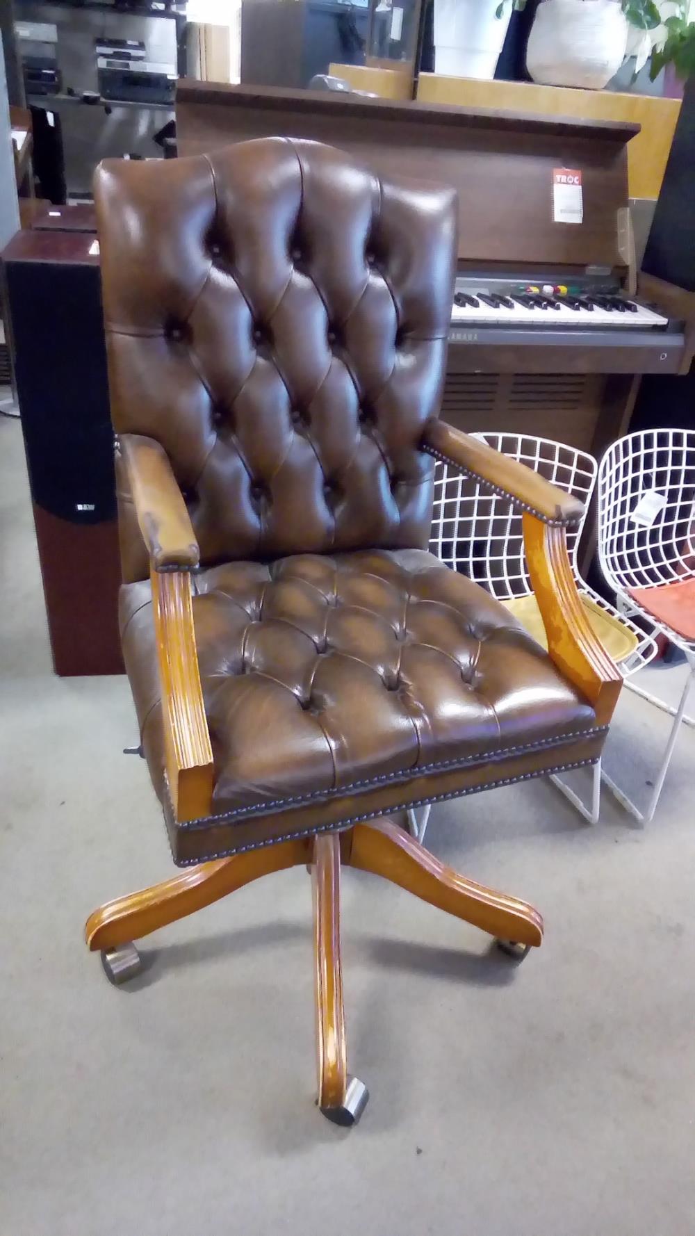 FAUTEUIL DE BUREAU CAPITONNÉ