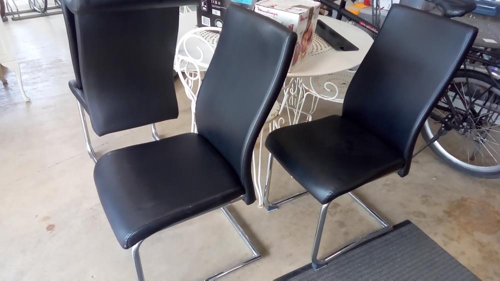 LOT DE 4 CHAISES MODERNES SIMILI