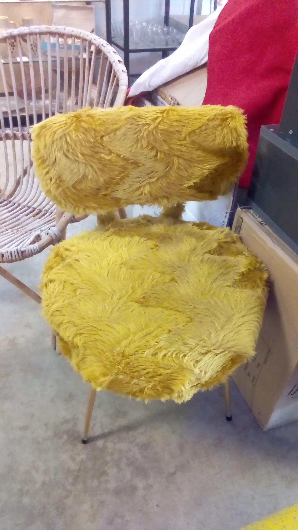 CHAISE MOUMOUTE MOUTARDE