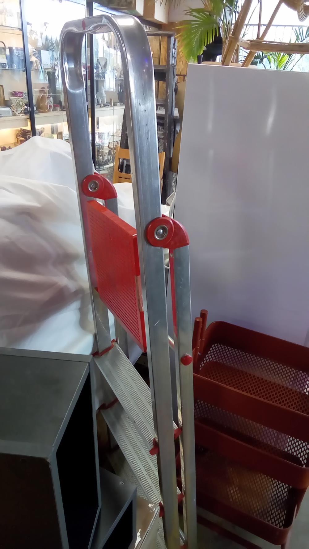 ESCABEAU ALUMINIUM 4 MARCHES