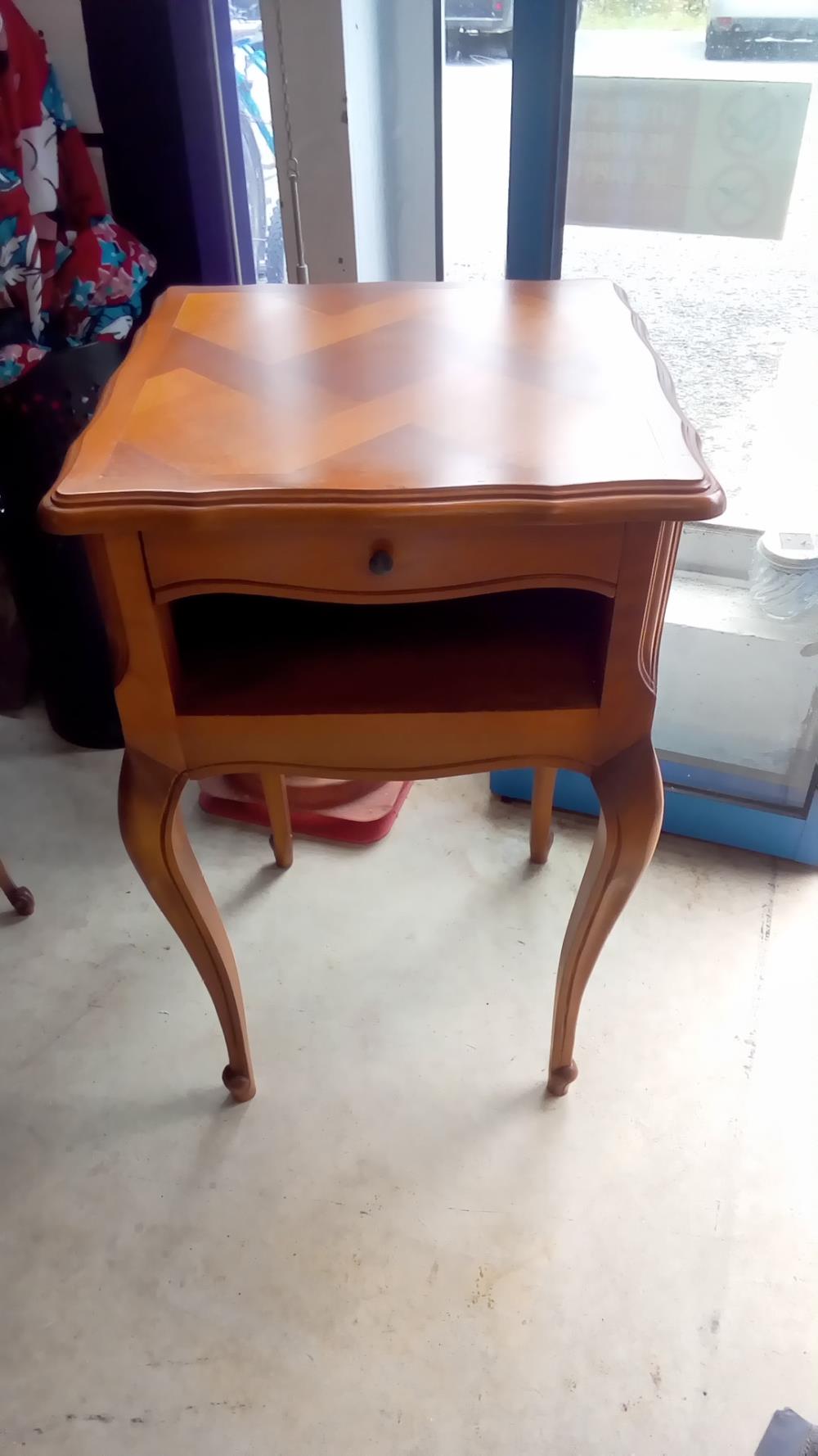 TABLE D'APPOINT 1 TIROIR