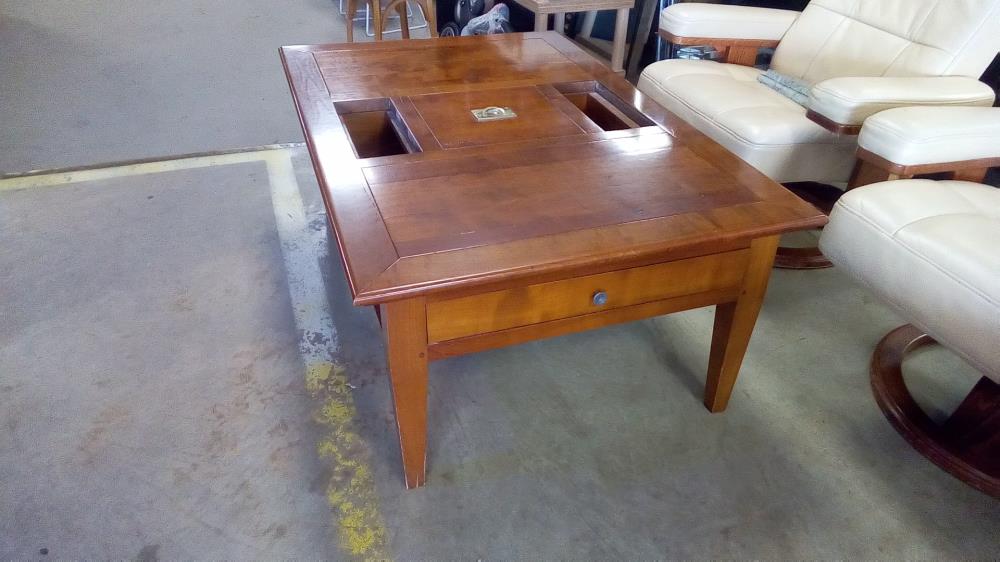 TABLE BASSE MERISIER NOMBREUX TIROIRS