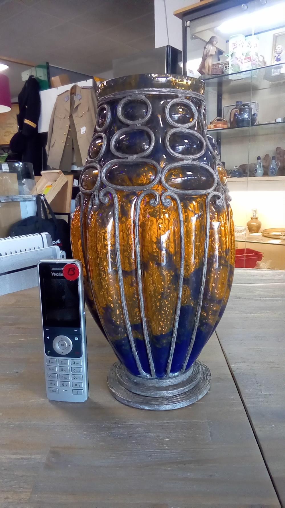 VASE VERRE SOUFFLÉ PAILLETTE / FER FORGÉ MULLER FRÈRES LUNEVILLE