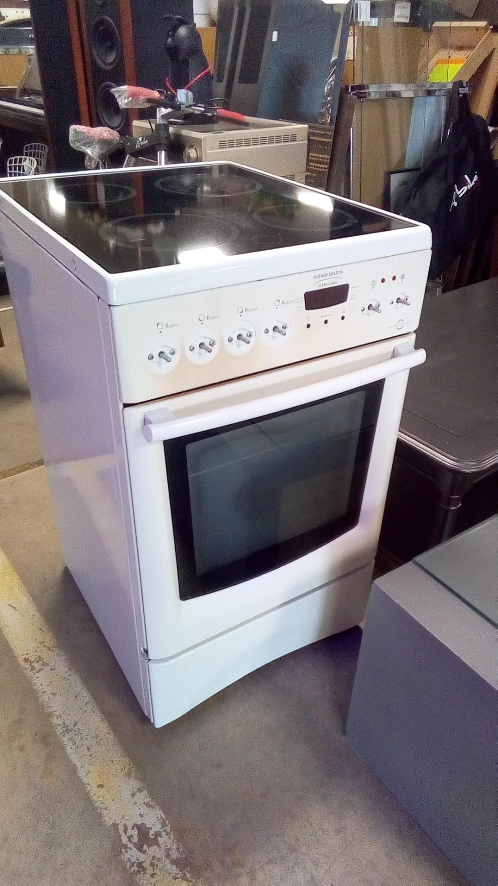 CUISINIERE VITROCÉRAMIQUE ARTHUR MARTIN