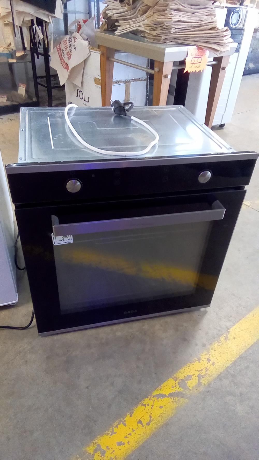 FOUR ENCASTRABLE SABA