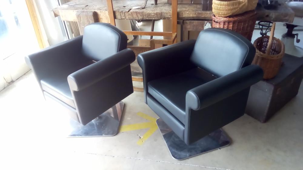 PAIRE DE FAUTEUILS D'ACCUEIL