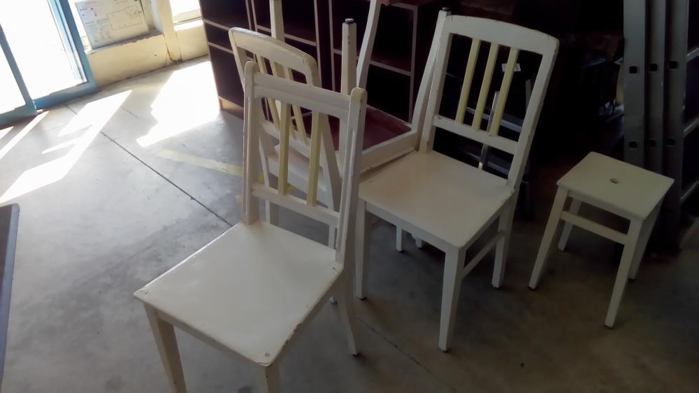 LOT DE 4 CHAISES DE SINISTRÉS APRÈS GUERRE