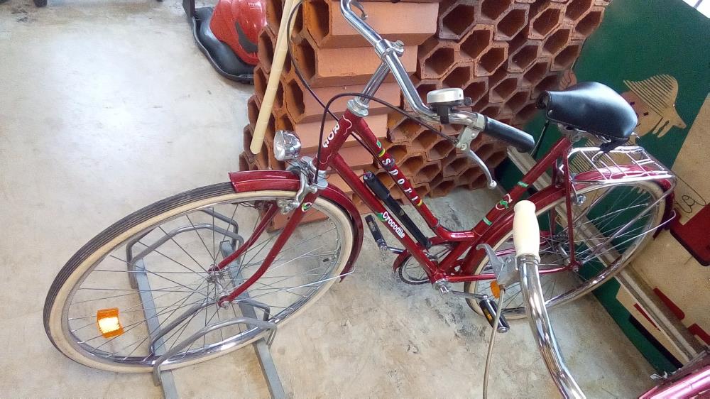 VELO DE VILLE ROUGE CROCODILE