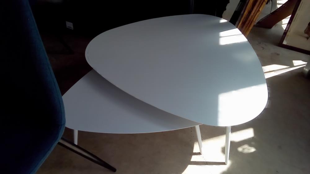 PAIRE DE TABLES BASSES GIGOGNES BLANCHES