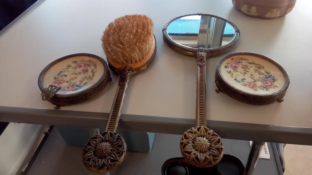 NÉCESSAIRE DE COIFFEUSE ART DÉCO 4 PIÈCES