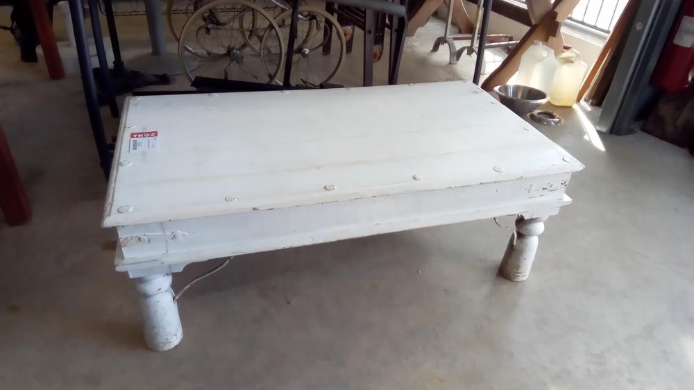 TABLE BASSE ORIENTALE