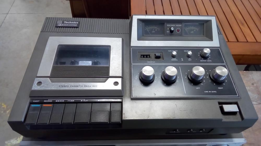 LECTEUR K7  TECHNICS VINTAGE (BOUTONS EN RÉSERVE)