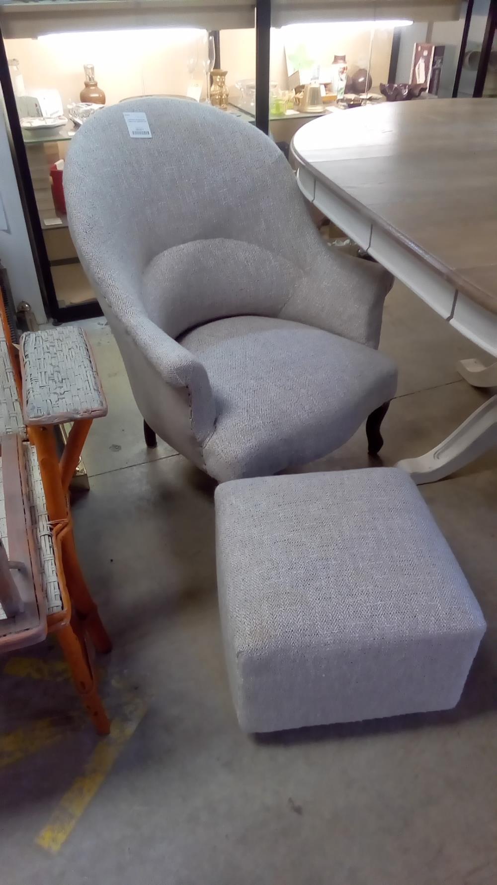 FAUTEUIL CRAPAUD EN TWEED AVEC REPOSE PIED