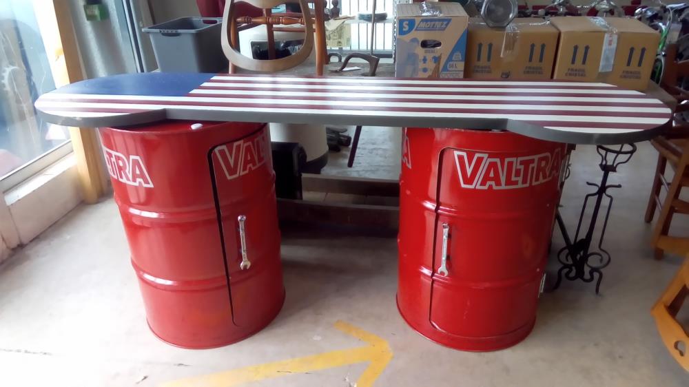 BANQUE D'ACCUEIL "MEN' S CAVE" GARAGE