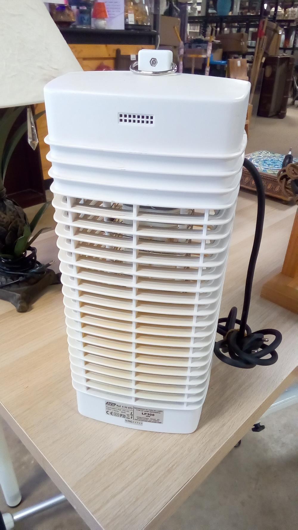 DESTRUCTEUR INSECTES VOLANTS