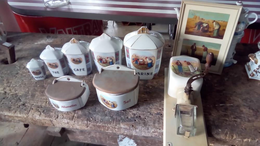7 POTS EPICES AVEC MOULIN CAFÉ ET ENCADREMENT