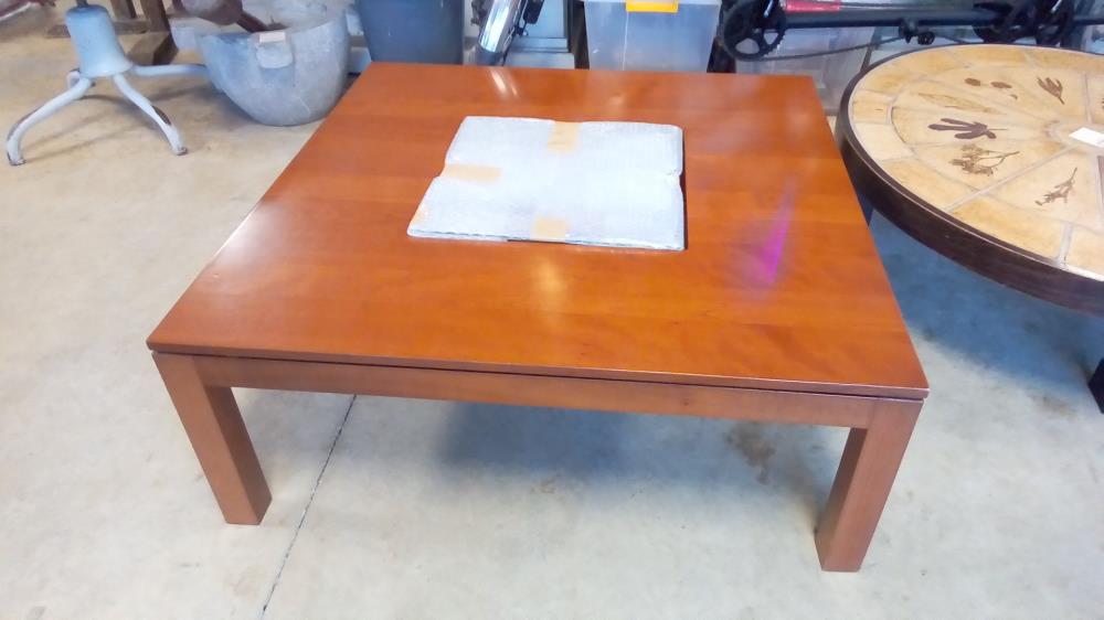 TABLE BASSE MODERNE