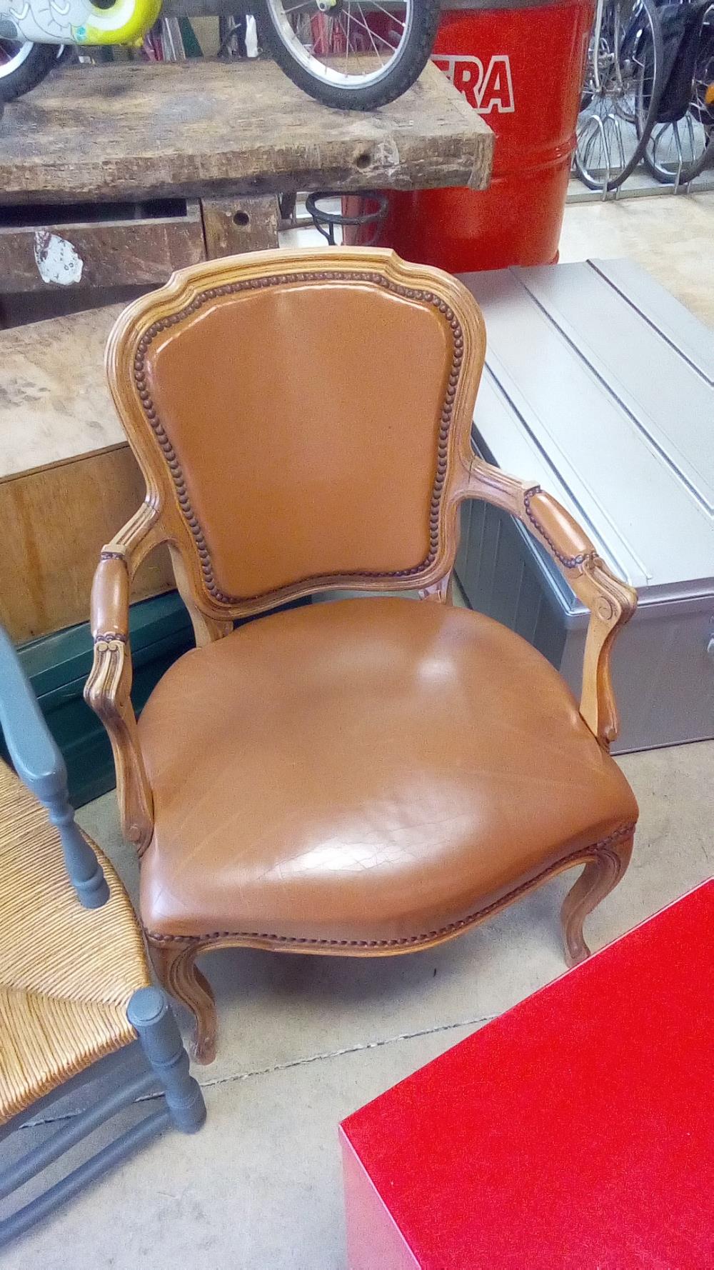 FAUTEUIL STYLE LOUIS XV MARRON