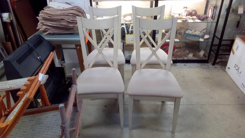 LOT DE  4 CHAISES  COULEUR IVOIRE ASSISE TISSU