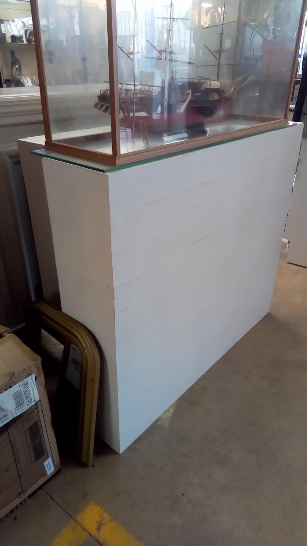 ESTRADE BLANCHE L'UNITÉ