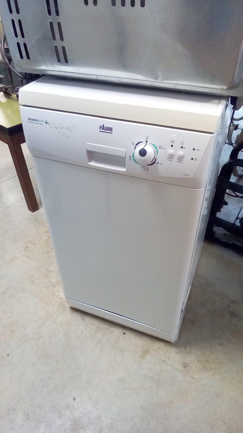 LAVE VAISSELLE 8 COUVERTS FAURE