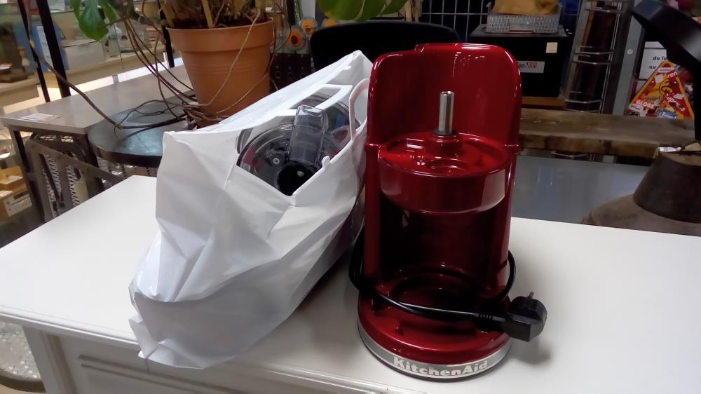 EXTRACTEUR DE JUS KITCHENAID (AVEC NBX ACCESSOIRES )