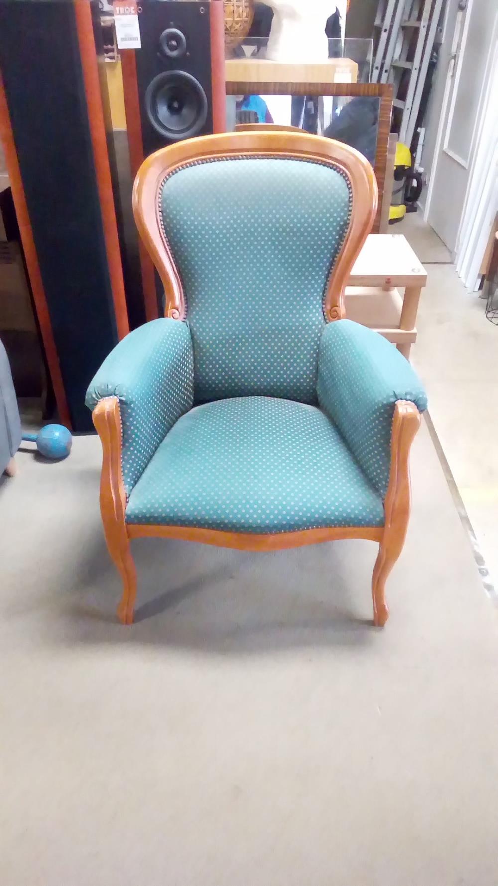 FAUTEUIL TAPISSÉ VERT