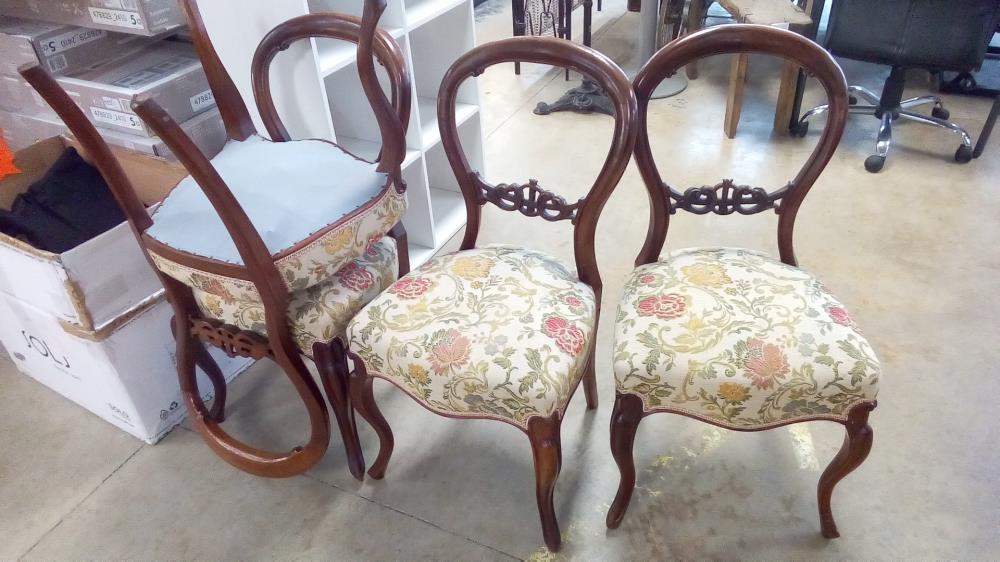 LOT DE 4 CHAISES ANCIENNES TAPISSÉES