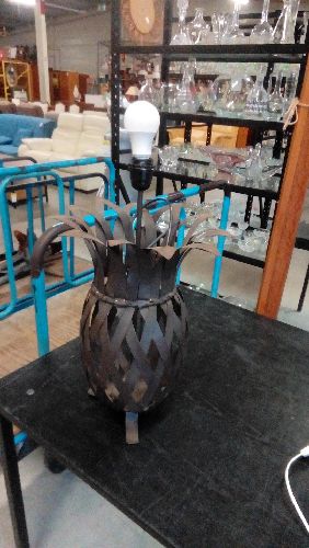 LAMPE ANANAS FER FORGE