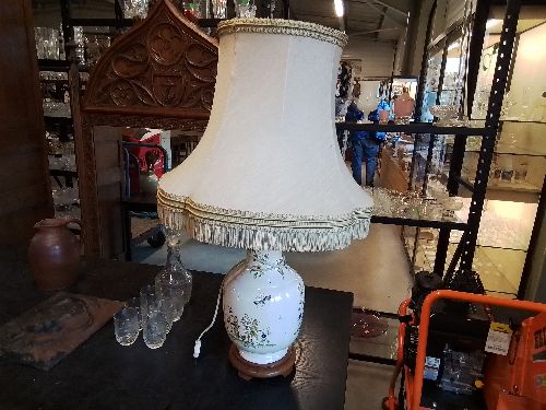 LAMPE CÉRAMIQUE ECRU SOCLE BOIS AJ TISSU ECRU A FRANGES 