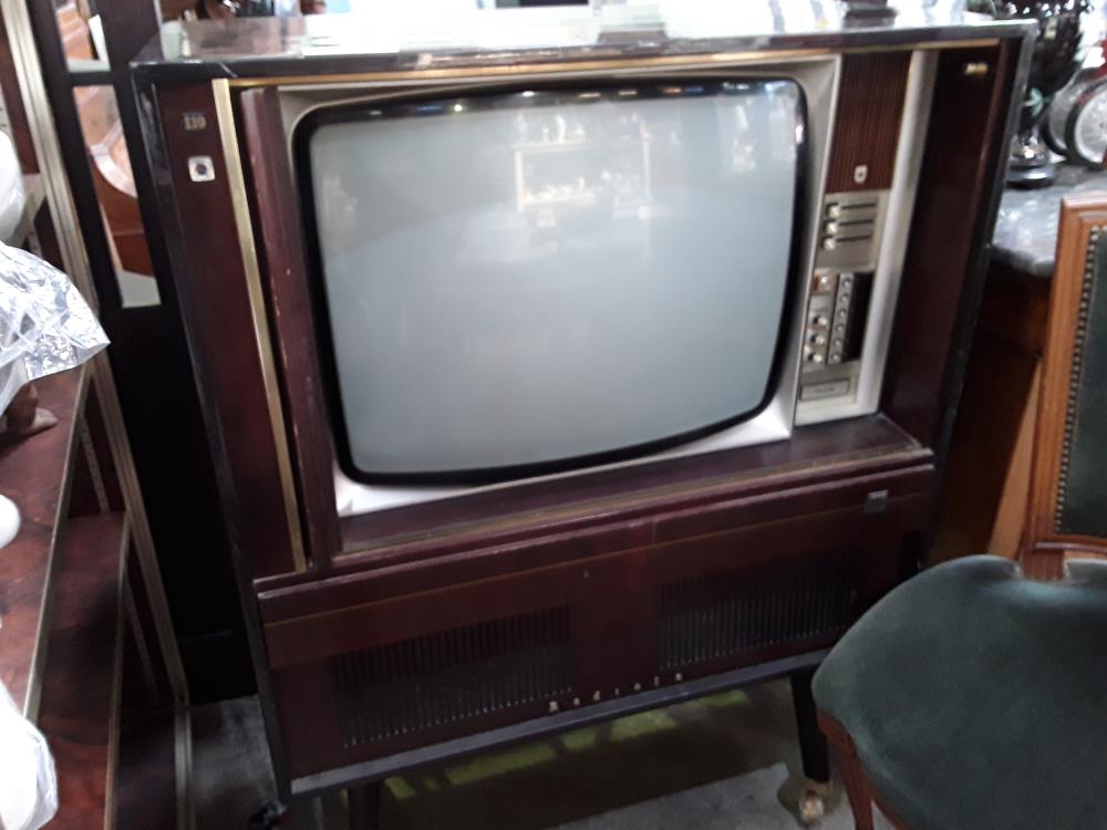 TV VINTAGE RADIOLA DANS MEUBLE A RIDEAU DANS L ETAT