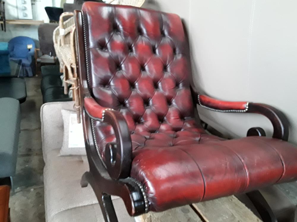 FAUTEUIL STYLE CHESTERFIELD   PETITES RAYURESCUIR BORDEAUX