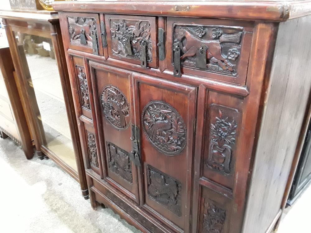 BUFFET ASIATIQUE BOIS SCULPTE 3T GM 2P 106/70/130CM